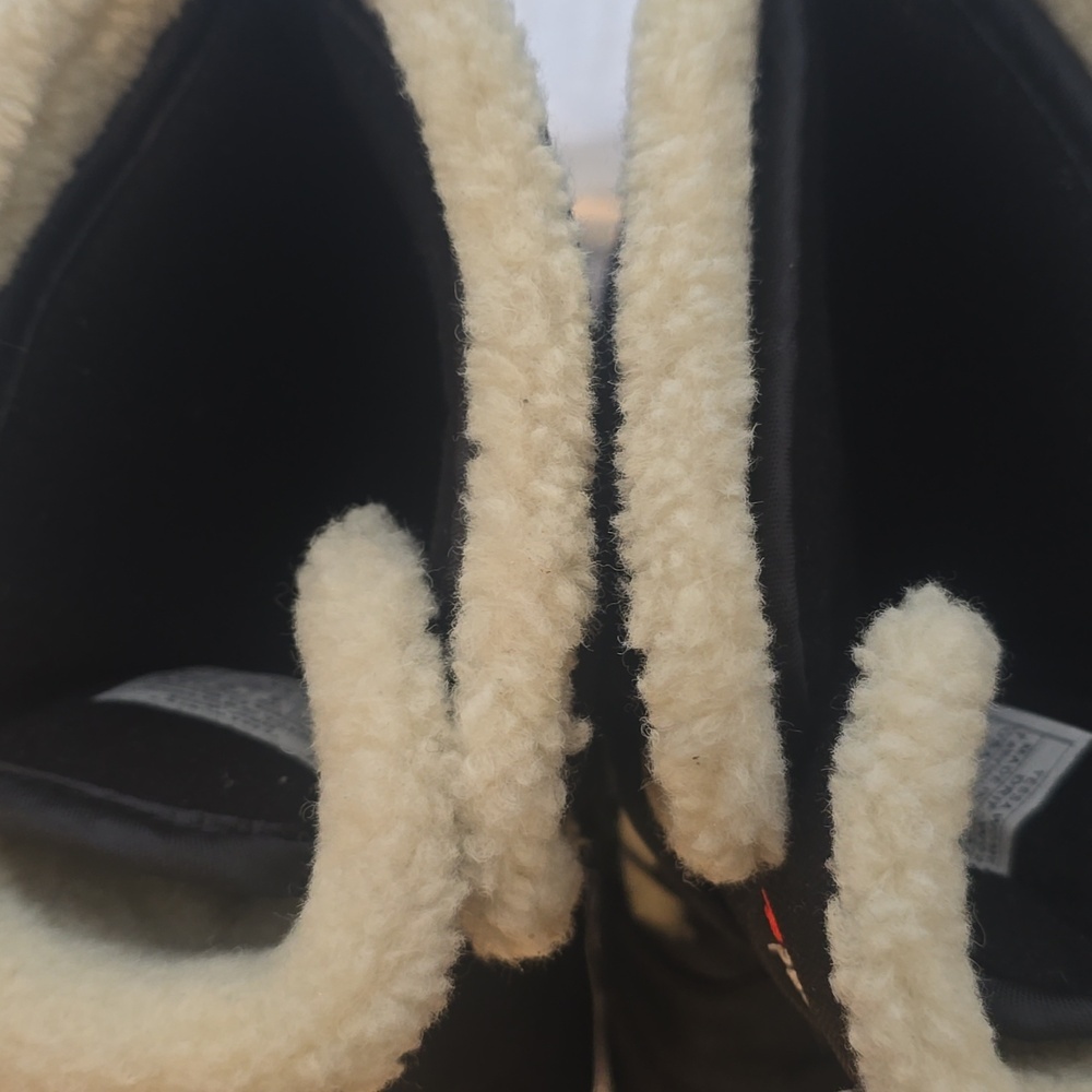 Baffin Black Tessa Boots with White Fur Trim Winter Boots - Picture 13 of 16